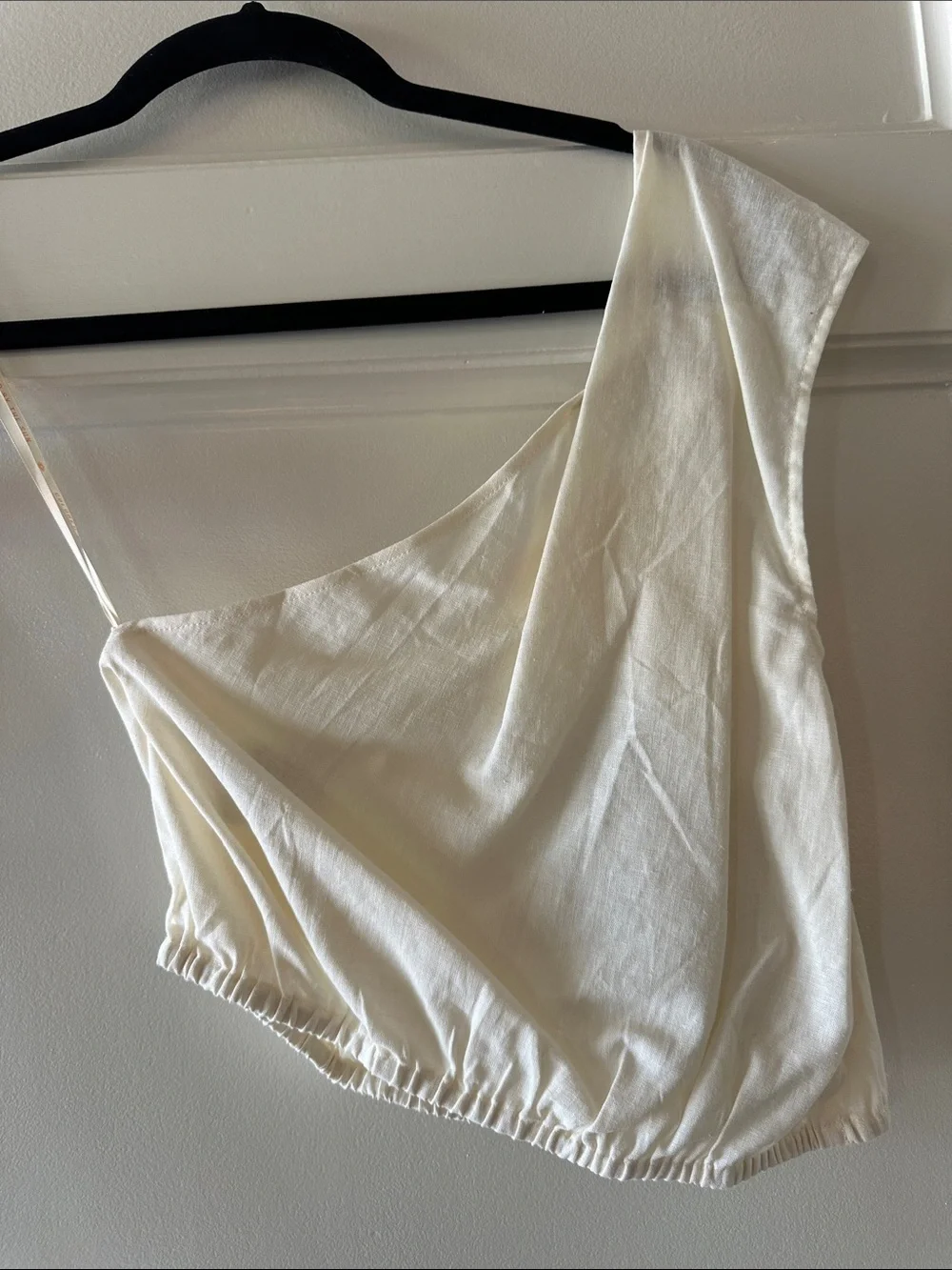 Farm Rio Cream One-Shoulder Knot Detail Crop Top